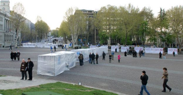 Тбилиси, Площадь Свободы, палаточный городок оппозиции, 26 апреля 2009 года. Фото "Кавказского Узла"