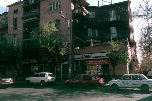 Одна из улиц Еревана. Фото "Кавказского Узла"