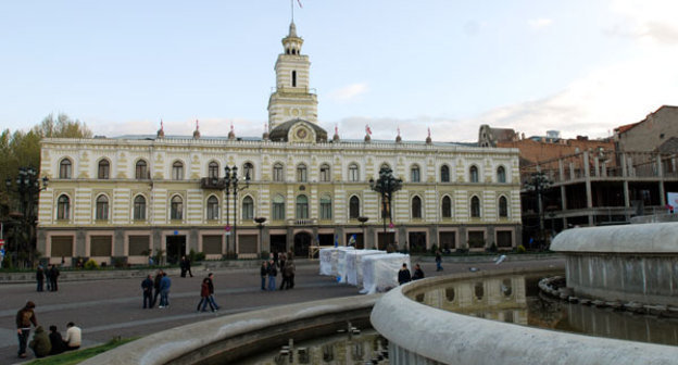 Грузия, бывшее здание Мэрии Тбилиси. 26 апреля 2009 года, Тбилиси. Фото "Кавказского Узла"