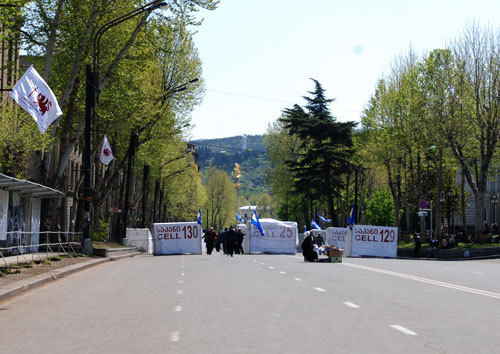 Тбилиси, проспект Руставели, палаточный городок оппозиции, 29 апреля 2009 года. Фото "Кавказского Узла"