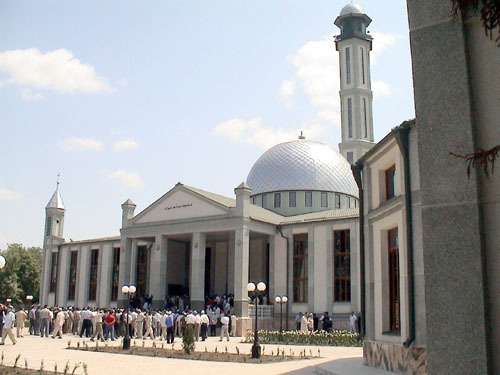 Мечеть в Гудермесе, Чечня. Фото с сайта www.chechnyafree.ru