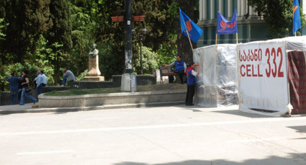 Тбилиси, проспект Руставели, палаточный городок оппозиции, 15 мая 2009 года. Фото "Кавказского Узла"