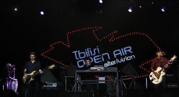 Одно из выступлений на Tbilisi Open Air — Alter/Vision. Фото с сайта http://www.myspace.com/openairtbilisi
