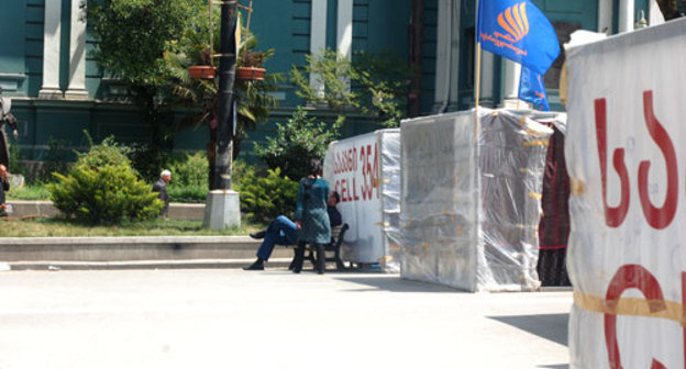Тбилиси, проспект Руставели, палаточный городок оппозиции, 15 мая 2009 года. Фото "Кавказского Узла"