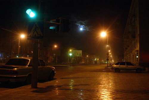 Ночной Грозный, одна из улиц. Фото с сайта www.chechnyafree.ru