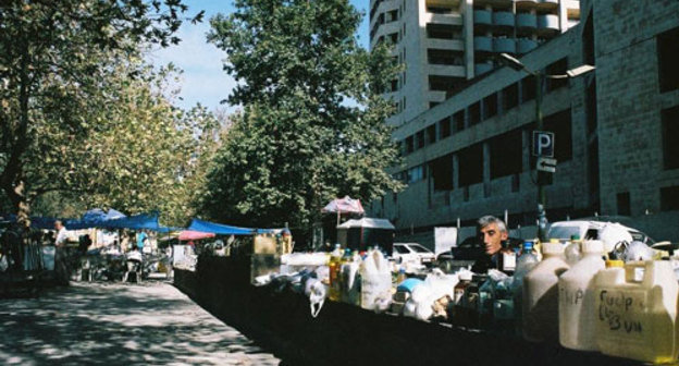 Армения, Ереван, вернисаж. Фото "Кавказского Узла"