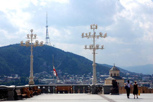 Вид на центр Тбилиси с территории собора Самеба. Фото "Кавказского Узла"
