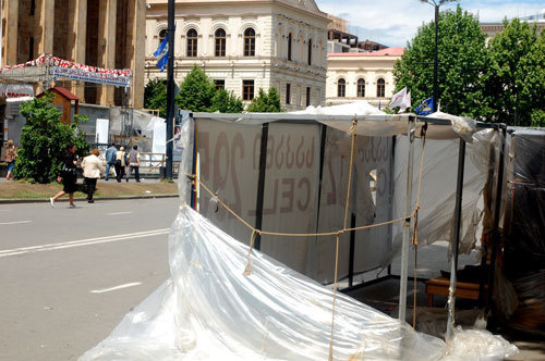 Тбилиси, проспект Руставели, палаточный городок оппозиции у парламента Грузии. Фото "Кавказского Узла"
