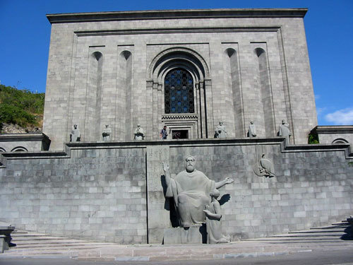 Ереван, Матенадаран им. Месропа Маштоца. Фото с сайта http://arvest.armenia.ru