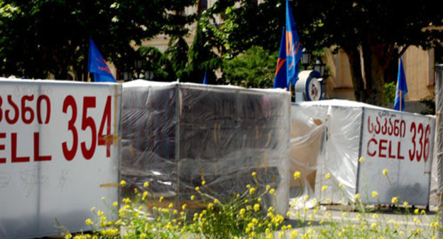 Тбилиси, "город камер" на проспекте Руставели, май 2009 года. Фото "Кавказского Узла"
