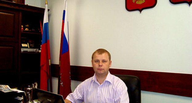 Начальник Управления Федеральной миграционной службы по городу Сочи, подполковник внутренней службы Андрей Денисов. Фото "Кавказского Узла"