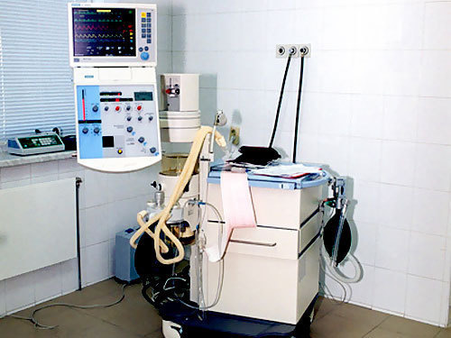 Аппарат искусственной вентиляции легких. Фото с сайта www.into-sana.com
