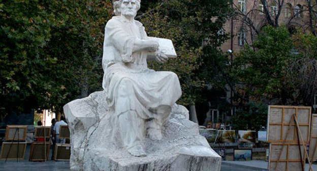 Памятник художнику Мартиросу Сарьяну в Ереване. Фото с сайта http://ru.wikipedia.org