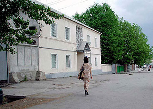 Ингушетия, Назрань, старое здание ФСБ. Фото с сайта www.ingushetia.org