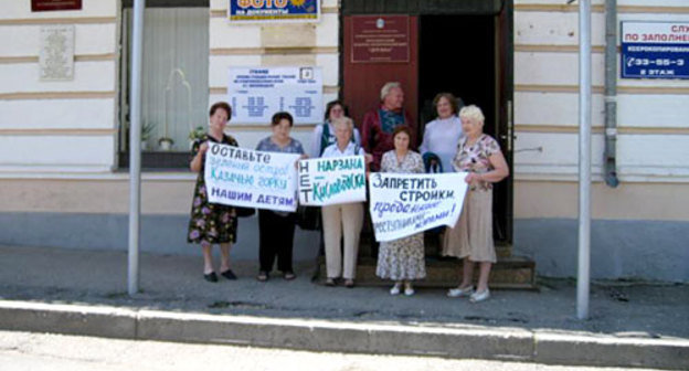 Участники совместного городского собрания Союза пенсионеров и Объединенного Совета политических партий и общественных организаций, 9 июля 2009 года, Кисловодск. Фото "Кавказского Узла"