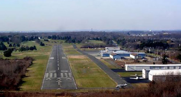 Бийск, аэропорт. Фото с сайта http://1000mhz.stsland.ru/otziv2.htm