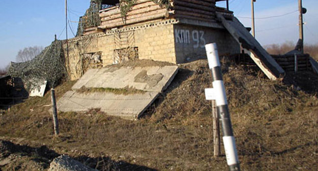 КПП на дороге Хасавюрт-Аргун. Фото с сайта http://winwd.narod.ru