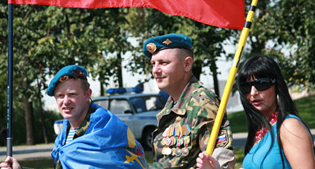 Празднование дня ВДВ. Фото с сайта www.bbratstvo.com