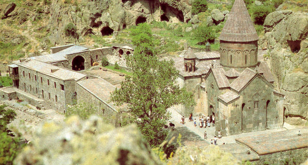 Монастырь Гегард. Армения. Источник: www.avanttour.am