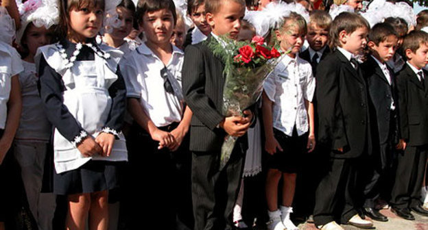 Чечня, Грозный, День знаний, 1 сентября 2007 года. Фото с сайта www.chechnyafree.ru, автор Рамазан Гуциев