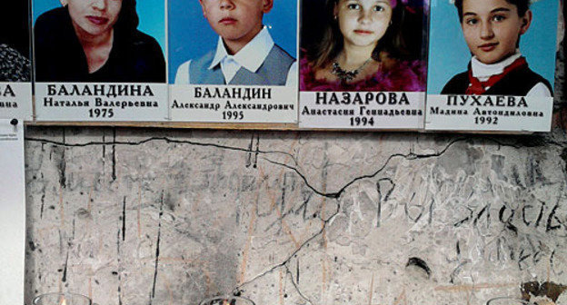 Беслан, школа №1, 1 сентября 2009 года. Фото "Кавказского Узла"