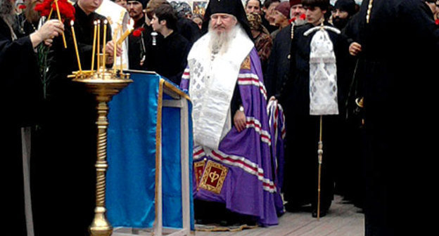 Беслан, школа №1, панихида в память о жертвах, 3 сентября 2009 года. Фото "Кавказского Узла"