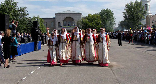 Праздник "Под небом России" на центральной площади села Чалтырь, 5 сентября 2009 года. Фото "Кавказского Узла"