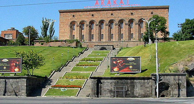 Ереванский коньячный завод. Фото с сайта http://ru.wikipedia.org