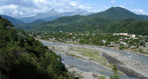 Грузия, Рача, город Они. Фото с сайта www.vokrugmira.com/?29/1624