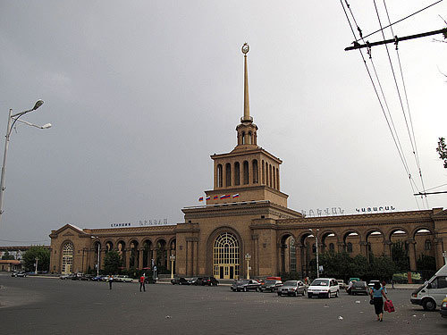 Армения, Ереван, железнодорожный вокзал. Фото с сайта www.flickr.com/photos/7394371@N06