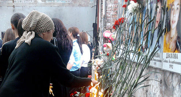 Беслан, Школа №1, 3 сентября 2009 года. Фото "Кавказского Узла"
