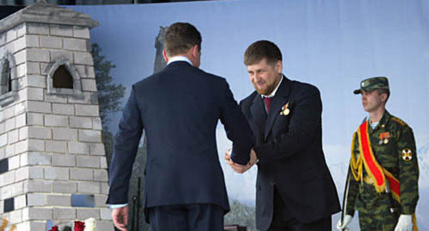 Чечня, Гудермес, инаугурация Рамзана Кадырова в 2007 году. Фото с сайта www.chechnyafree.ru