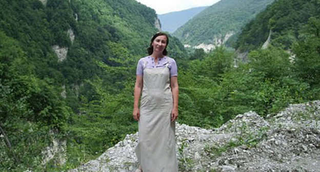 Наталья Эстемирова. Фото с сайта http://picasaweb.google.ru/averh.sova