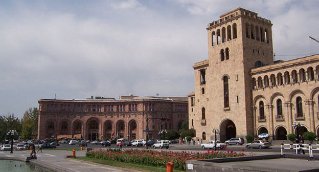 Армения, Ереван, Площадь Республики. Фото с сайта www.flickr.com/photos/zambazi08