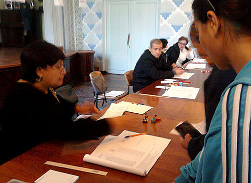 Северная Осетия, Беслан, избирательный участок во Дворце спорта. 11 октября 2009 года. Фото "Кавказского Узла"