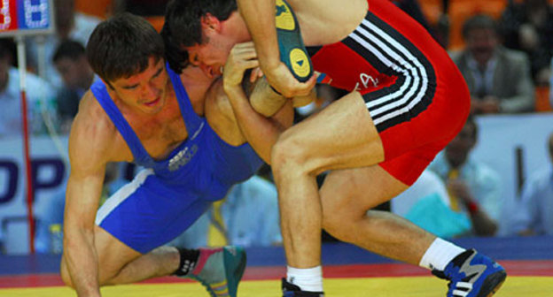Воспитанник хасавюртовской школы вольной борьбы олимпийский чемпион Мавлет Батыров (справа). Фото "Кавказского Узла"