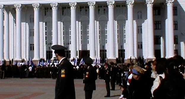 Нальчик, митинг, посвященный  памяти сотрудников правоохранительных органов, павших от рук террористов 13 октября 2005 года. Фото "Кавказского Узла"