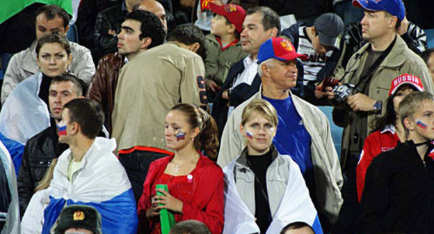 На матче отборочного турнира чемпионата мира 2010 года между сборными Азербайджана и России. Фото с сайта www.echo-az.com, автор Самир Алиев