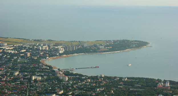Панорамный вид Геленджика. Август 2009 года. Фото "Кавказского Узла" Панорамный вид Геленджика. Август 2009 года. Фото "Кавказского Узла"