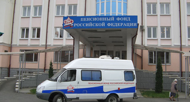 г. Владикавказ.  Новый автомобиль мобильной консультационной службы отделения Пенсионного фонда России по Республике Северная Осетия-Алания. Фото "Кавказского Узла"