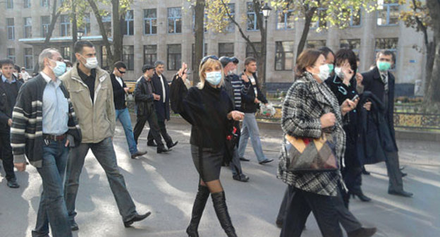 Акция протеста против выбросов "Электроцинка". Владикавказ, 28 октября 2009 года. Фото "Кавказского Узла"