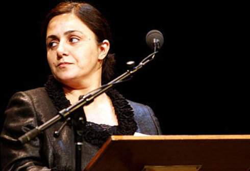 Норвегия,Берген, Нациоанльный Театр. Церемония вручения премии Rafto. Выступает азербайджанский лауреат Малахат Насибова. Фото с сайта www.azadliqradiosu.az