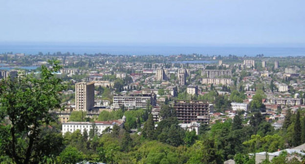 Абхазия, вид на Сухум с Сухумской горы. Фото с сайта www1.abkhaziya.net