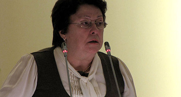 Министр финансов Нина Сверчкова на Внеочередном 18 заседании Законодательного собрания Ростовской области четвертого созыва, 11 ноября 2009 года. Фото "Кавказского Узла" 
