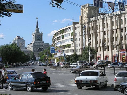 Волгоград. Площадь Павших борцов, вид на железнодорожный вокзал. Фото с сайта http://ru.wikipedia.org