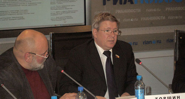 Руководитель Российского агентства правовой и судебной информации (РАПСИ) Виталий Ушканов на прошедшем 18 ноября в Москве "круглом столе" по теме "Приоритеты в выработке и реализации мер по предупреждению терроризма, роль журналистского сообщества в этом процессе". Фото "Кавказского Узла"