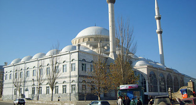 Дагестан, Махачкала. Центральная мечеть. Фото "Кавказского Узла"