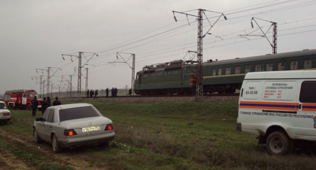 На месте подрыва поезда "Тюмень-Баку", 30 ноября 2009 года. Источник: пресс-служба МЧС Дагестана