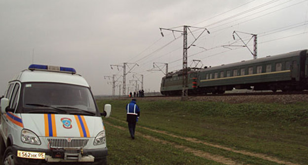 На месте подрыва поезда "Тюмень-Баку", 30 ноября 2009 года. Источник: пресс-служба МЧС Дагестана