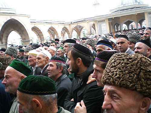 Чечня, Грозный, открытие Исламского центра, осень 2008 года. Фото с сайта www.chechnyafree.ru